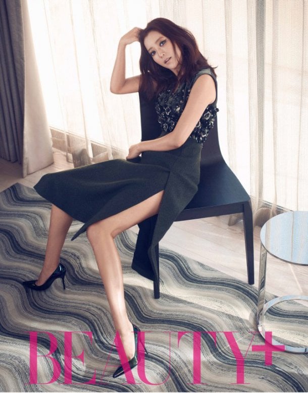 Photos Kim Hee Sun In A Slit Skirt HanCinema