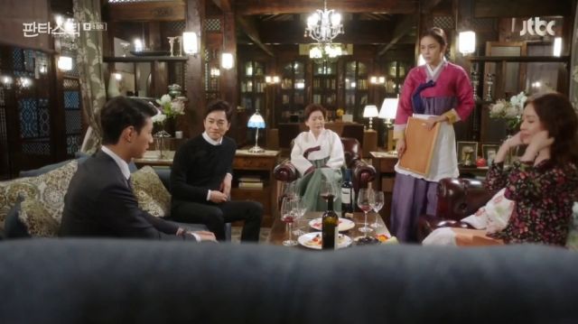 Mi-seon and Sang-wook in an awkward position