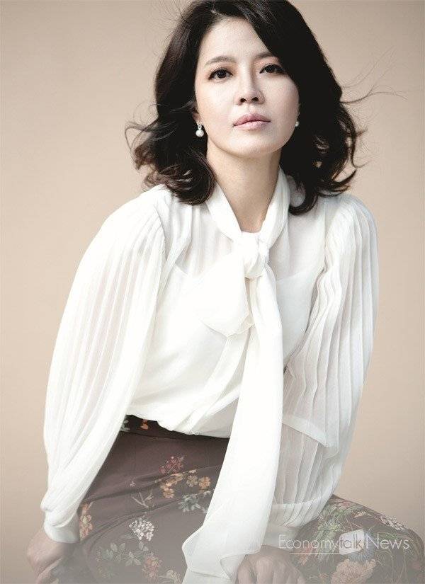 Vogue 08/2011 – Kim Yeo Jin