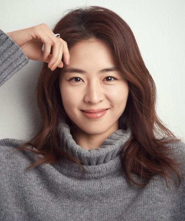 Lee Yeon-hee's New Profiles @ HanCinema