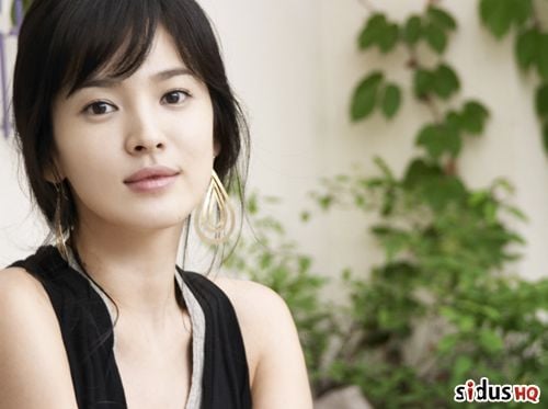 Song Hye-kyo ponders new film by Lee Jeong-hyang @ HanCinema :: The ...
