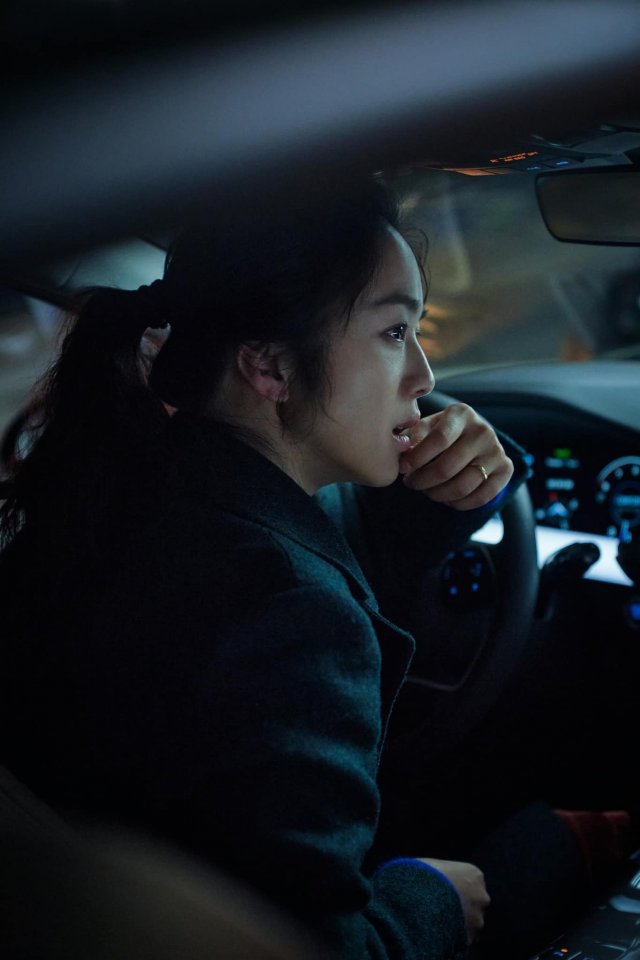 [Photos] New Stills Added for the Upcoming Korean Movie 'Decision to