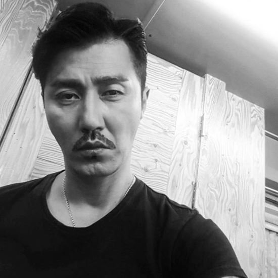 Cha Seung-won Takes a Selfie During 