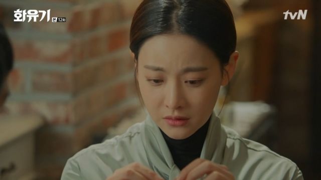 Seon-mi refusing to take the Geumganggo off